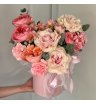 Композиция с Розами, Диантусами и Альстромерией 1