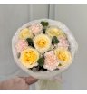 Букет с Пионовидными Розами и Диантусами 1