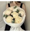 Монобукет из 7 Белых Пионов