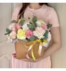 Сумочка с диантусами и хризантемой