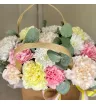 Сумочка с диантусами и хризантемой