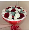 Авторский букет с красными розами