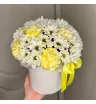 Солнечная композиция из хризантем и диантусов