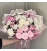 Букет из 7 хризантем с гипсофилой