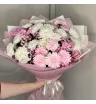 Букет из 7 хризантем с гипсофилой